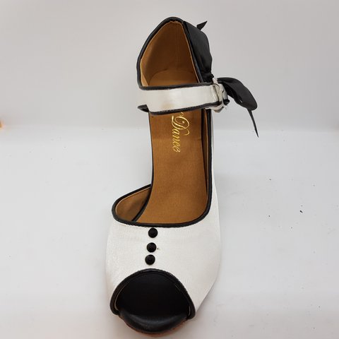 Ladina tantsukingad - valge satiin, musta värvi satiinist lipsuke, konts 7,5 cm