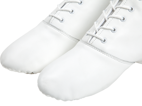 Garda saapad on poolitatud tallaga ja valmistatud nappa-nahast