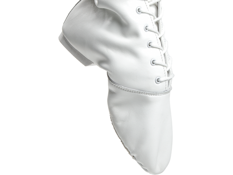 Garda saapad on poolitatud tallaga ja valmistatud nappa-nahast