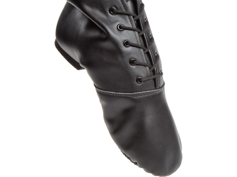 Garda saapad on poolitatud tallaga ja valmistatud nappa-nahast