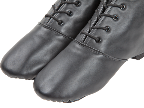 Garda saapad on poolitatud tallaga ja valmistatud nappa-nahast