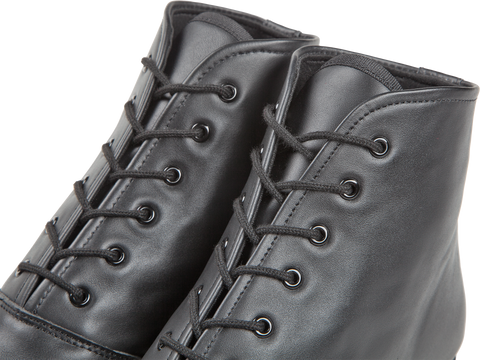 Garda saapad on poolitatud tallaga ja valmistatud nappa-nahast