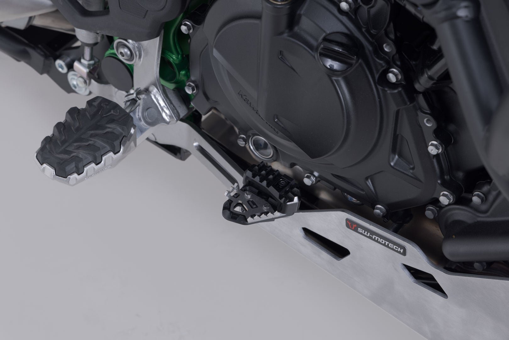 SW-Motech jarrupolkimen jatke (musta) Kawasaki KLE500 / KLE500 SE (26-)