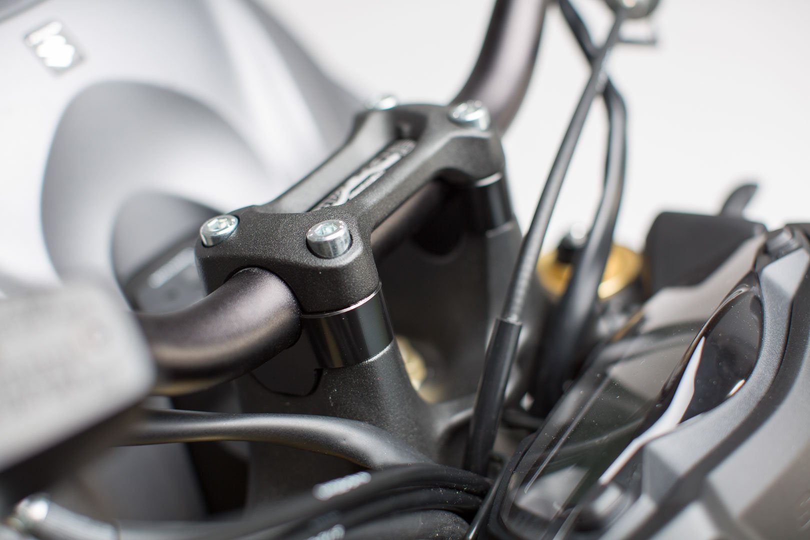 SW-Motech подступенок руля H=20 mm (черный) Suzuki GSX-S 1000 / F (15-)