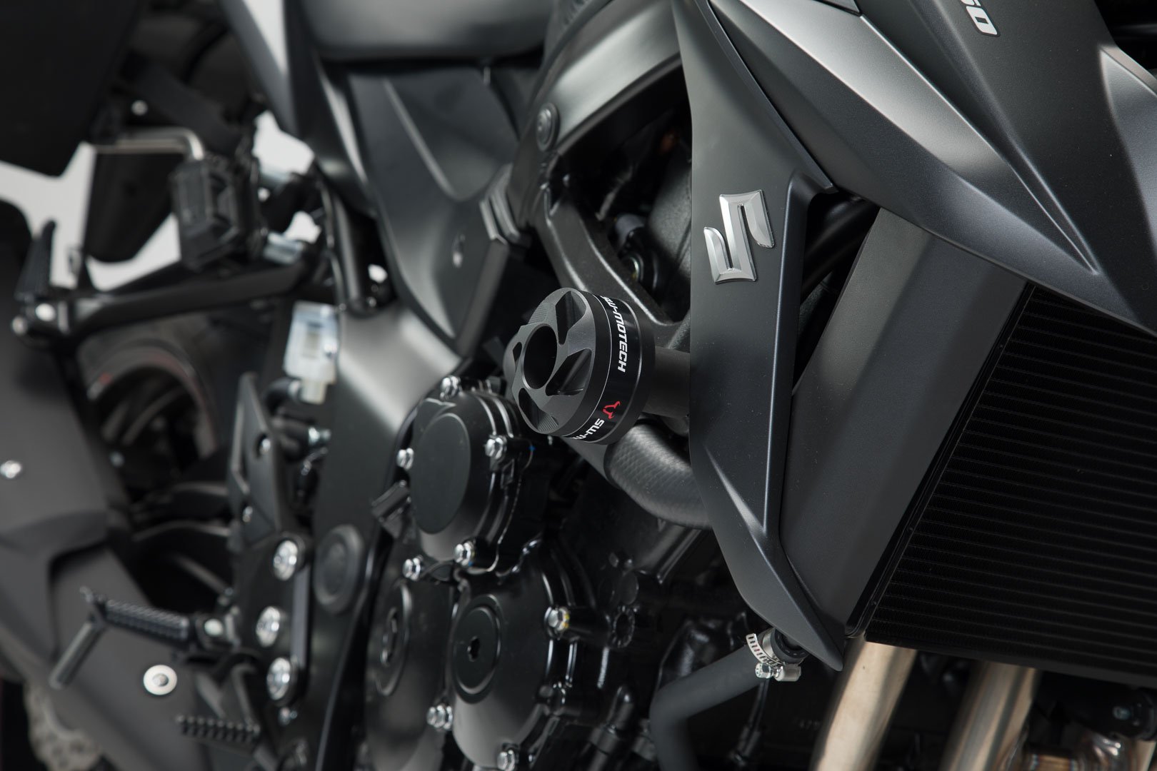 SW-Motech slider set for frame (black) Yamaha MT-03 (16-)/Suzuki GSX-S750 (17-)