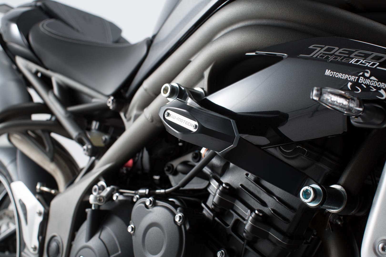 SW-Motech raami kukkumispunnid (must) Triumph Speed Triple 1050 (10-)