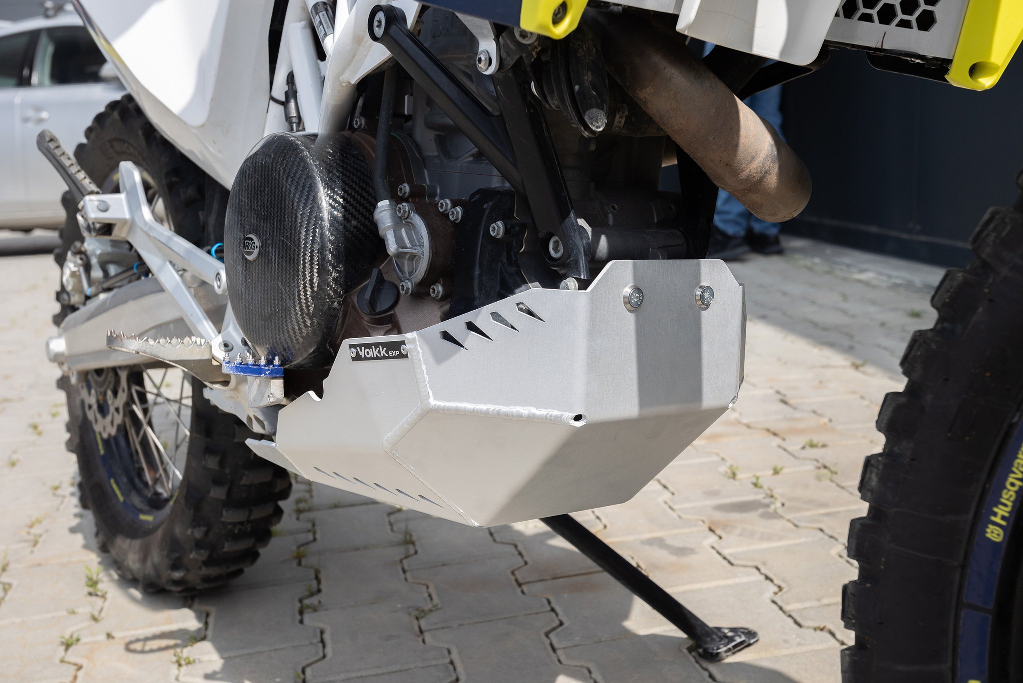 Yakk EXP защита двигателя (белый) для Husqvarna 701, KTM 690, GasGas 700 (16-25)
