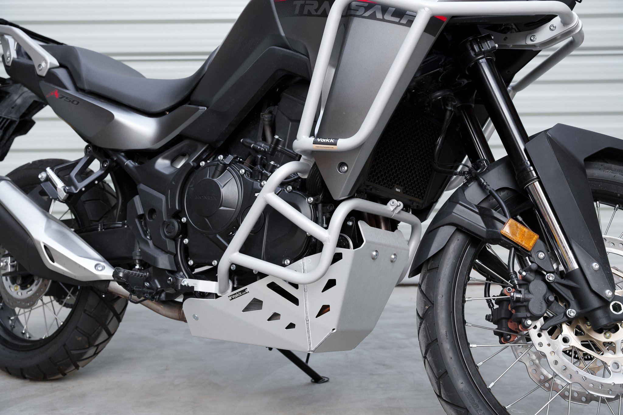 Yakk EXP moottorinsuoja (hopea) Honda XL 750 Transalp (23-25)