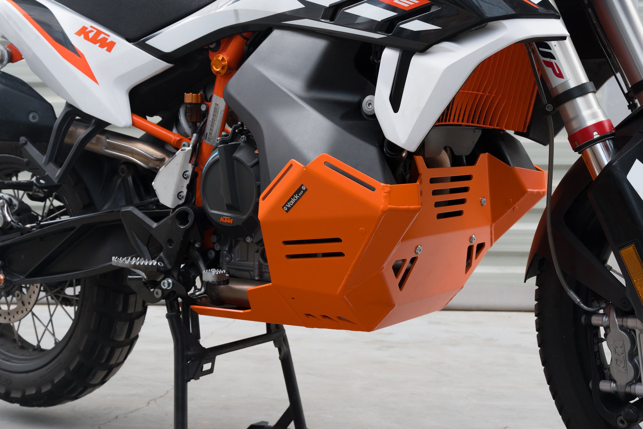 Yakk EXP moottorinsuoja (oranssi) KTM 790 Adventure (19-25), KTM 890 Adventure (21-25)