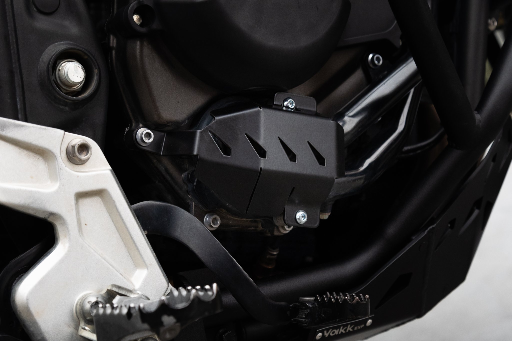 Yakk EXP veepumba kaitse (must) Yamaha Tenere 700 (19-25)