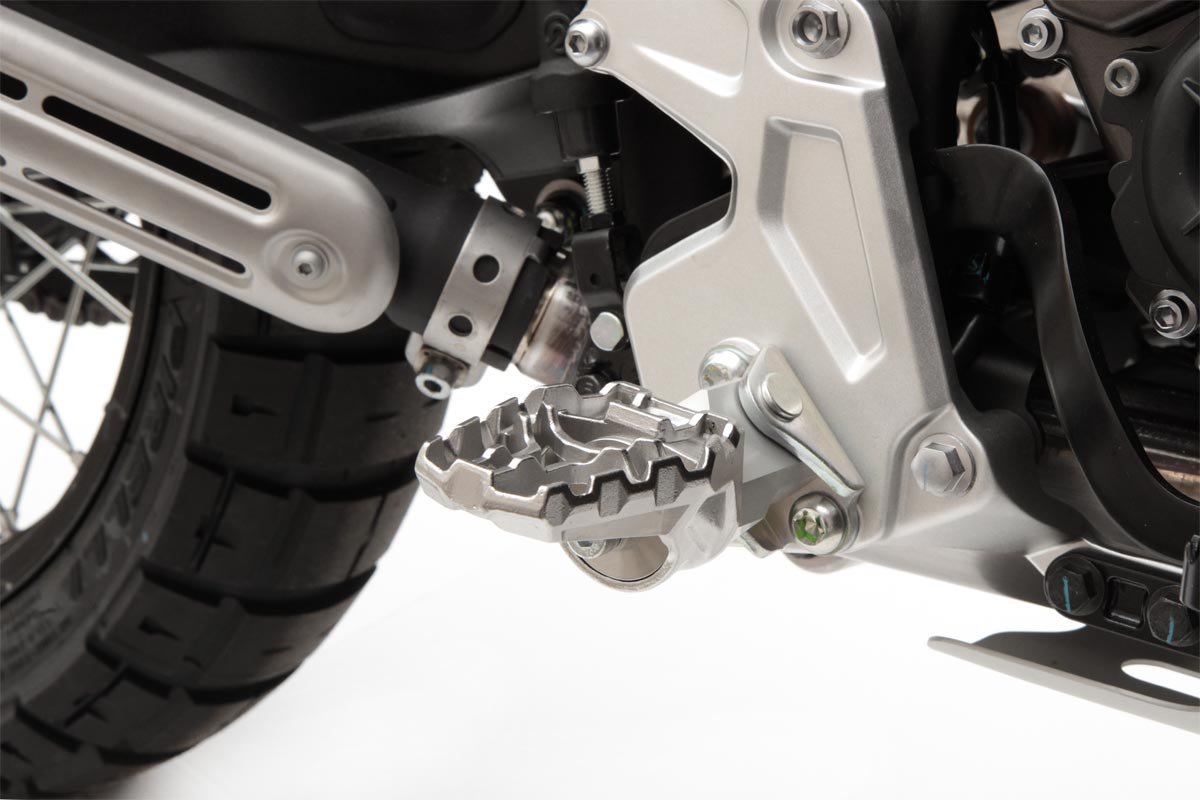 SW-Motech asennussarja EVO-jalkatuelle (hopea) Yamaha Tenere 700 (19-)