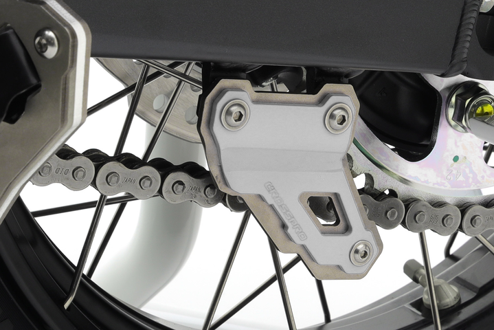 Crosspro ketjun suoja (valkoinen / harjattu hopea) Honda XL 750 Transalp (23-), Honda CRF 1000L Africa Twin (20-)