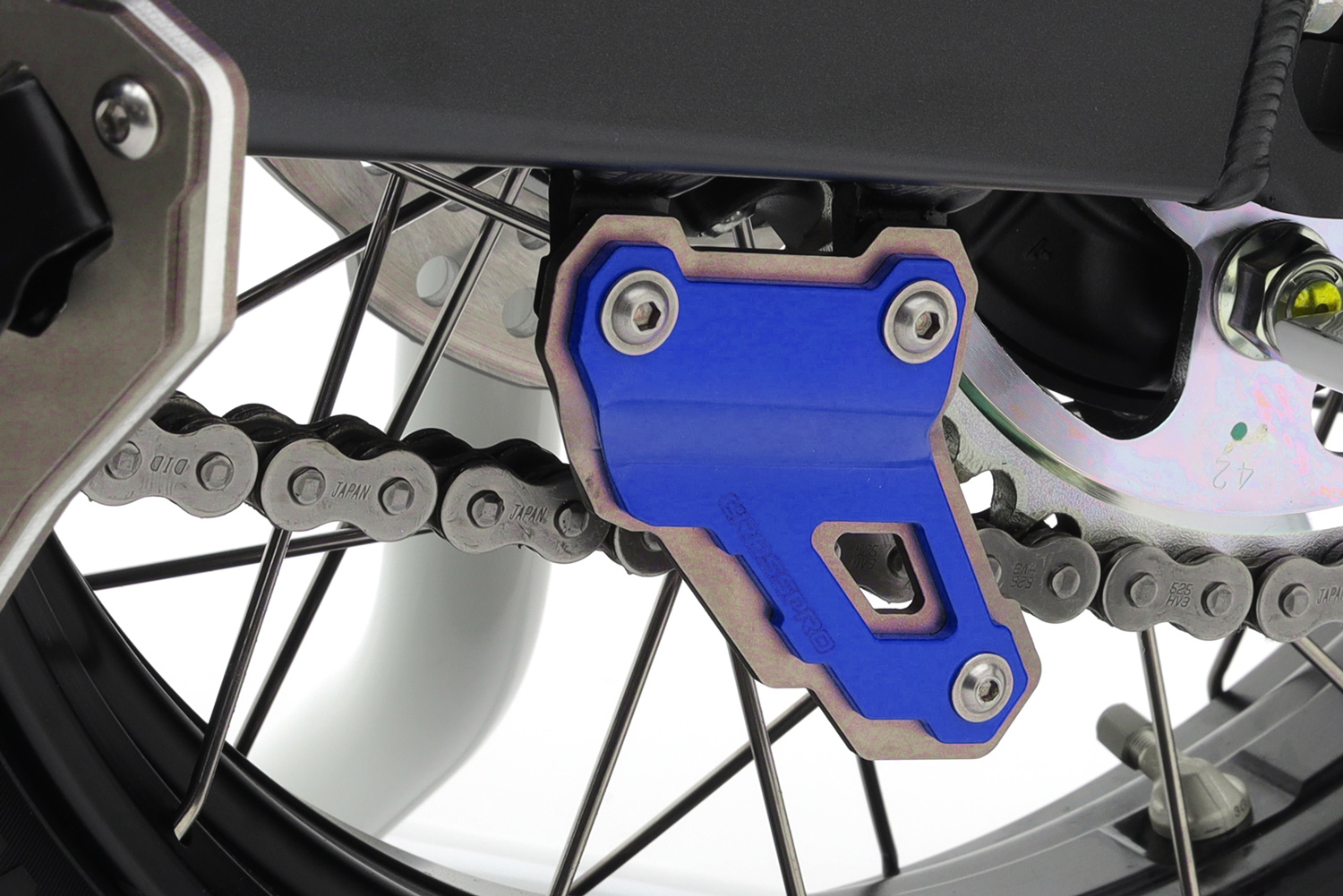 Crosspro ketjun suoja (sininen / harjattu hopea) Honda XL 750 Transalp (23-), Honda CRF 1000L Africa Twin (20-)