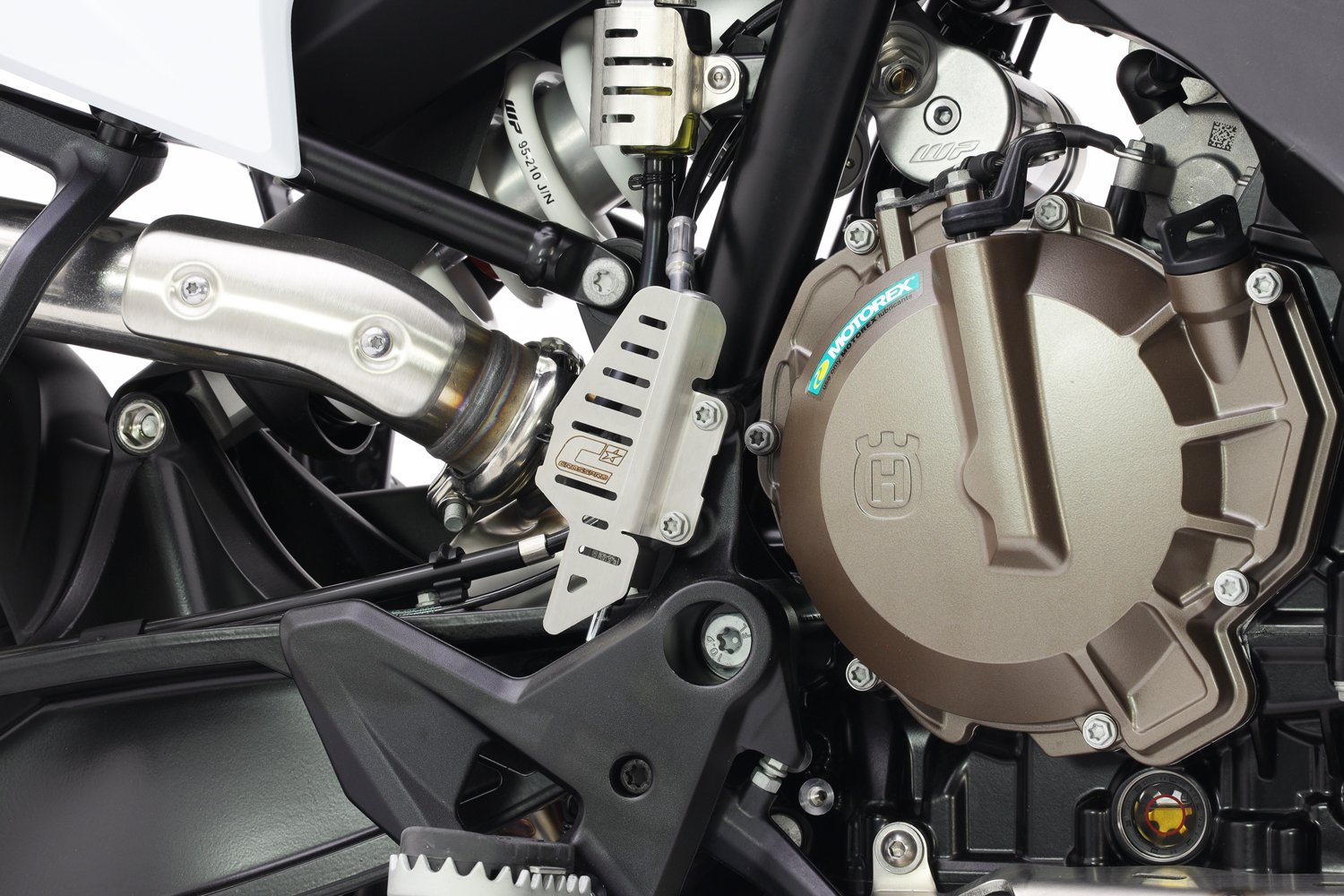 Crosspro-jarrupääsylinterin suojus (harjattua ruostumatonta terästä) Husqvarna Norden 901 (22-), KTM 790 / 890 (18-)