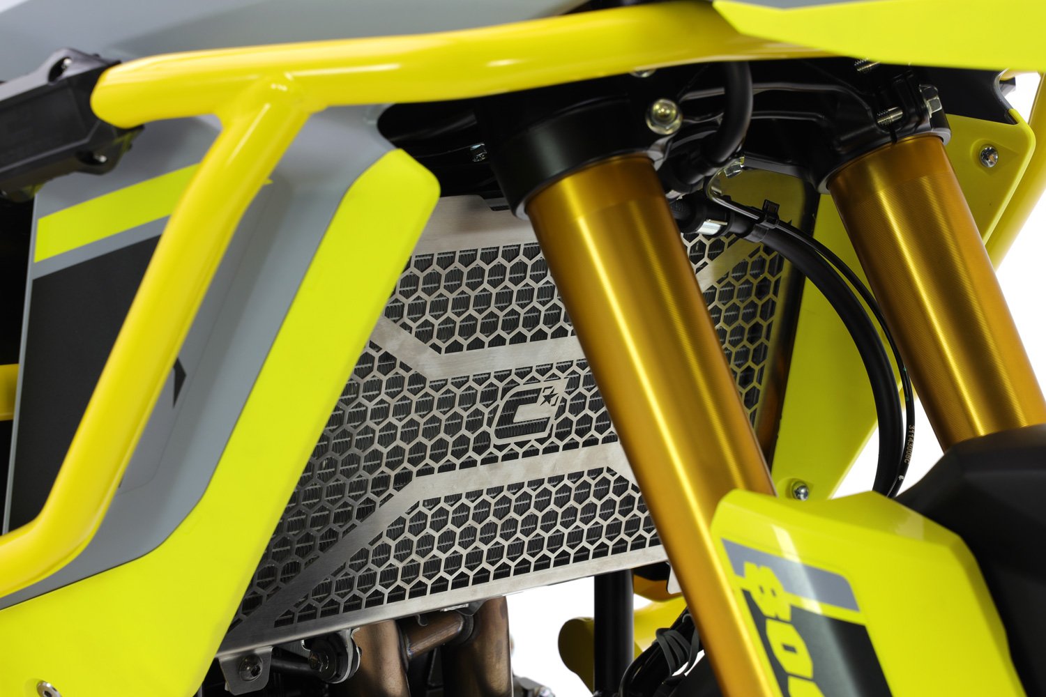 Crosspro jäähdyttimen suojaus (harjattu ruostumaton teräs) Suzuki V-Storm 800 DE (23-24)