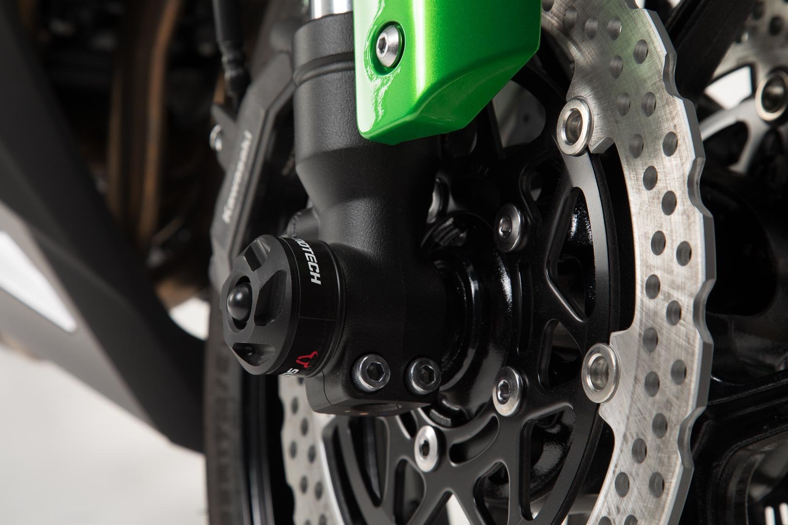 SW-Motech esikahvli kukkumispunnid (must) Kawasaki Z650 S (25-)